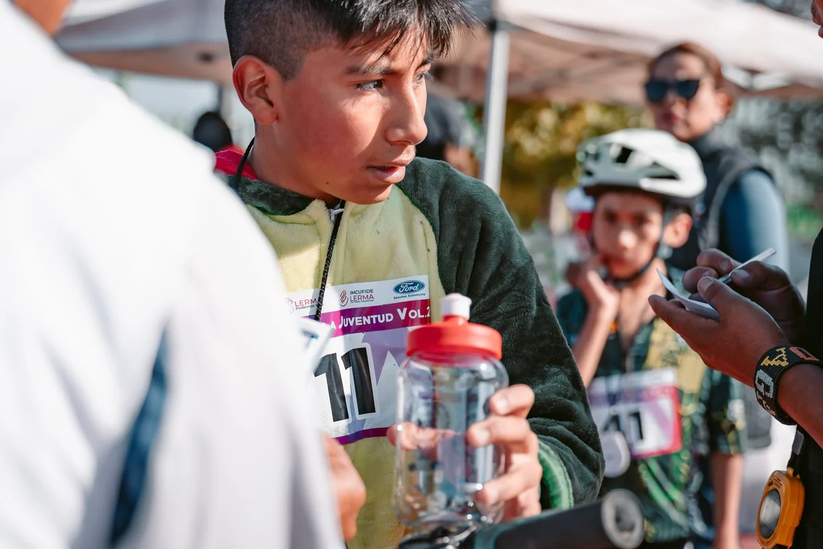 How Should Cycling Clubs and Race Organizers Buy Branded Water Bottles in Bulk?