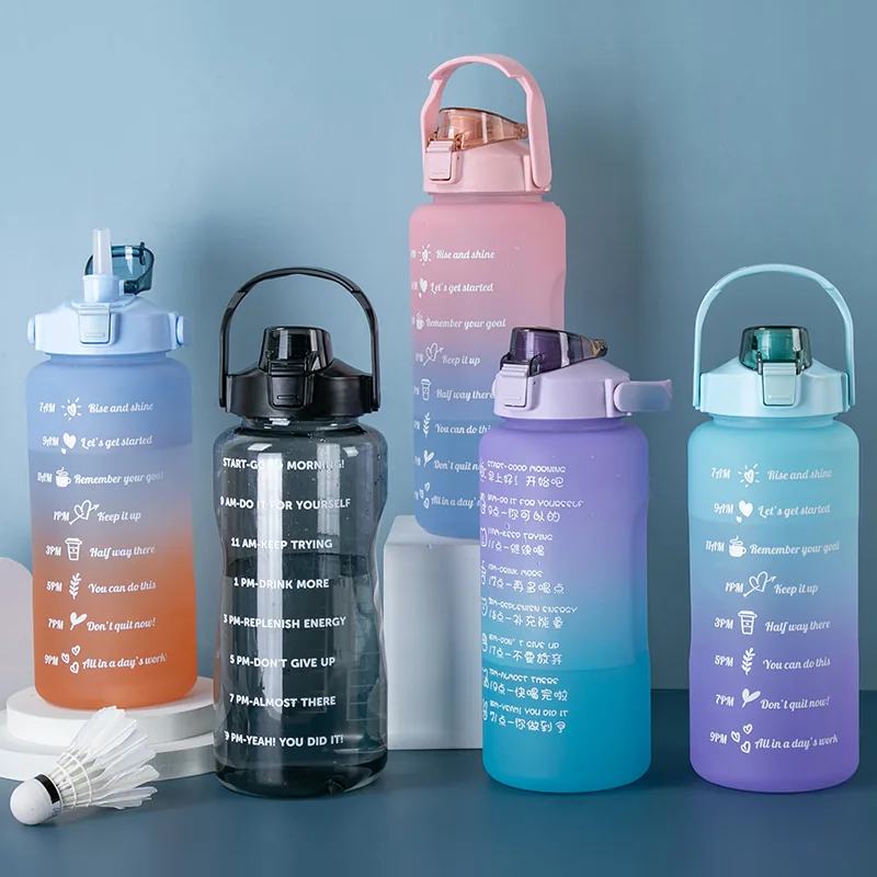 Botella deportiva degradada de 2000 ml con asa de transporte — LO-001
