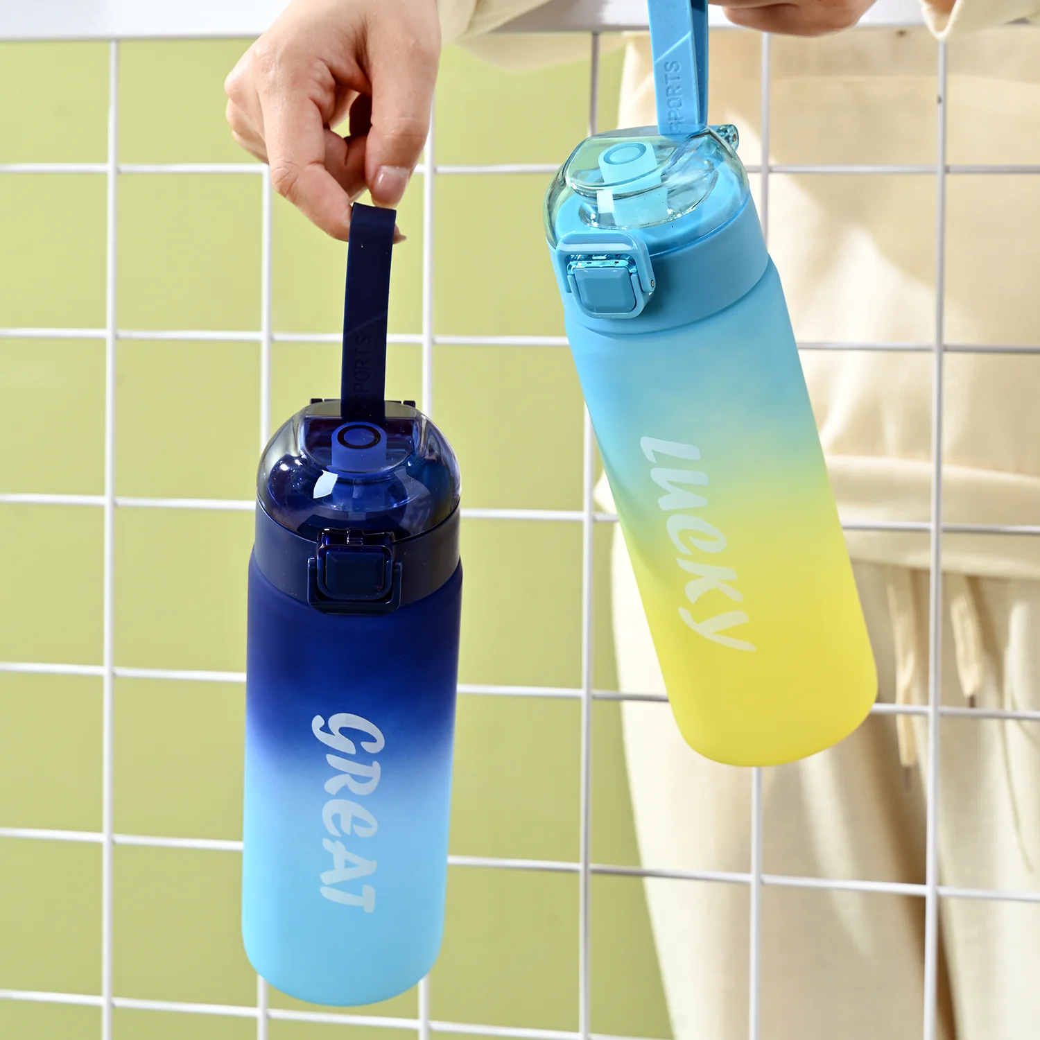Botellas deportivas degradadas con asa - 2